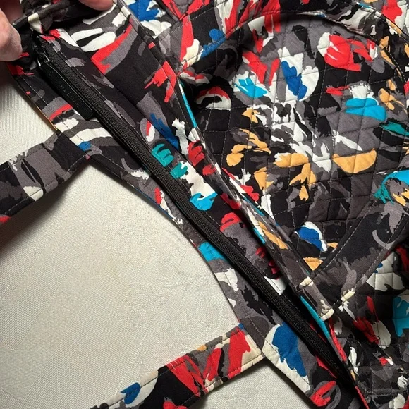 Vera Bradley Splash Floral Zippered Shoulder Bag Pocket  Purse - Picture 4 of 5